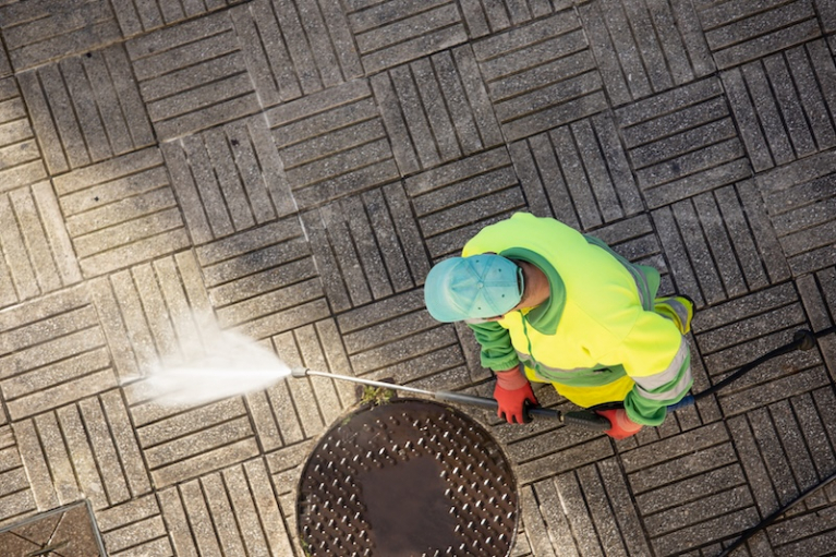 Hochdruckreiniger für Pflastersetine von CLENA Solutions Clena High-Pressure Washer for Paving Stones