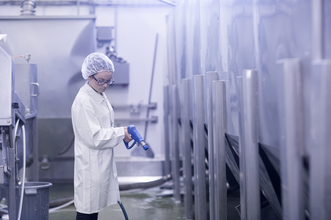 Reinigung in der Lebensmittelindustrie mit CLENA